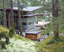 Canada British Columbia Halfmoon Bay vacation rental compare prices direct by owner 333474