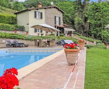 Italy Tuscany Barga vacation rental compare prices direct by owner 33323322