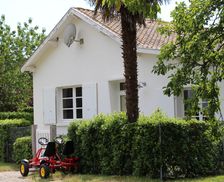 France Nouvelle-Aquitaine Breuillet vacation rental compare prices direct by owner 5157266