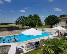 France Nouvelle-Aquitaine Saint-Pierre-D'amilly vacation rental compare prices direct by owner 4113596