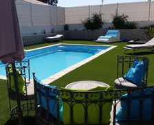 France Provence-Alpes-Côte d'Azur la Crau vacation rental compare prices direct by owner 9347273