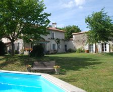 France Nouvelle-Aquitaine Lusignac vacation rental compare prices direct by owner 4568918