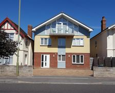 United Kingdom England Lee-on-the-Solent vacation rental compare prices direct by owner 4486563