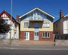 United Kingdom ENG Lee-on-the-Solent vacation rental compare prices direct by owner 4486563