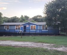 United States Texas Dale vacation rental compare prices direct by owner 284291