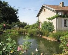 France Nouvelle-Aquitaine Lathus-Saint-Rémy vacation rental compare prices direct by owner 4797745