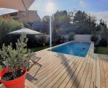 France Provence-Alpes-Côte d'Azur Marseille vacation rental compare prices direct by owner 5161087