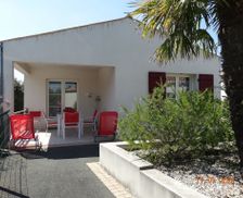 France Nouvelle-Aquitaine Marsilly vacation rental compare prices direct by owner 4162402