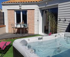 France Pays de la Loire Saint-Prouant vacation rental compare prices direct by owner 4302816