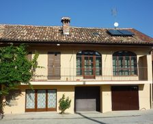 Italy Cuneo Serralunga d'Alba vacation rental compare prices direct by owner 4509672