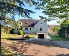 France Yvelines Le Mesnil-Saint-Denis vacation rental compare prices direct by owner 12203858