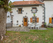 France PAYS DE COMBRAILLES SAINT-OURS-LES-ROCHES vacation rental compare prices direct by owner 29559198