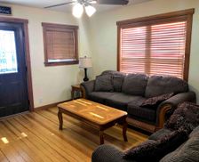 United States Iowa Iowa City vacation rental compare prices direct by owner 11461553