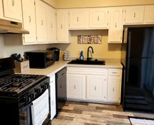 United States Illinois Peoria vacation rental compare prices direct by owner 28595523