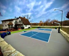 United States Kansas Kansas City vacation rental compare prices direct by owner 12323761