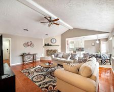 United States Texas Houston vacation rental compare prices direct by owner 11477206