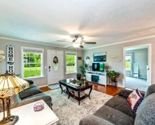 United States Alabama Guntersville vacation rental compare prices direct by owner 28708994