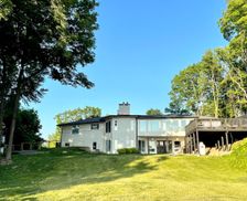 United States New York Staatsburg vacation rental compare prices direct by owner 29087251