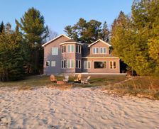 United States Michigan Cheboygan vacation rental compare prices direct by owner 2314760