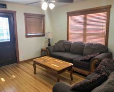 United States Iowa Iowa City vacation rental compare prices direct by owner 11461553