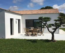 France Nouvelle-Aquitaine Yves vacation rental compare prices direct by owner 6645839