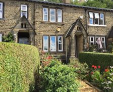 United Kingdom England Halifax vacation rental compare prices direct by owner 11619797