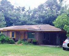 United States Alabama Tuskegee vacation rental compare prices direct by owner 344828