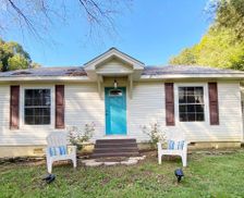 United States Tennessee Linden vacation rental compare prices direct by owner 2653780