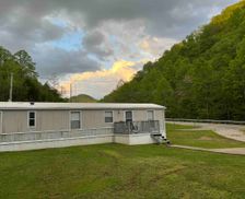 United States West Virginia Williamson vacation rental compare prices direct by owner 11754012