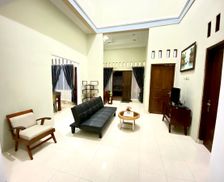 Indonesia Jawa Tengah Kecamatan Colomadu vacation rental compare prices direct by owner 8636298