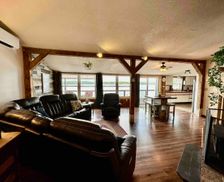 United States Maine Hudson vacation rental compare prices direct by owner 27324177