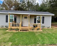 United States Texas Henderson vacation rental compare prices direct by owner 2544232