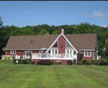 United States New York Ellenville vacation rental compare prices direct by owner 12120012