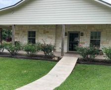 United States Texas Burton vacation rental compare prices direct by owner 1904584