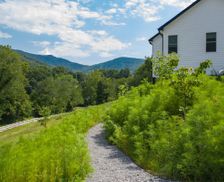 United States North Carolina Asheville vacation rental compare prices direct by owner 23631420