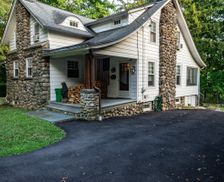 United States New York Stony Point vacation rental compare prices direct by owner 2419758