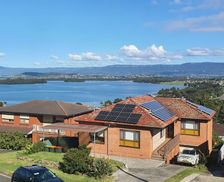 Australia New South Wales Lake Heights vacation rental compare prices direct by owner 25010972