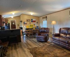 United States Texas Honey Grove vacation rental compare prices direct by owner 875876