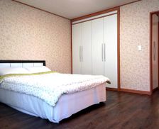 South Korea 전라북도 군산시 vacation rental compare prices direct by owner 6093233