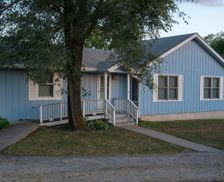 United States Kansas Topeka vacation rental compare prices direct by owner 682009
