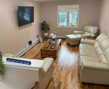 United States New York Staten Island vacation rental compare prices direct by owner 9809814