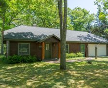 United States Michigan Glen Arbor vacation rental compare prices direct by owner 828331