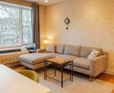 United States New York Queens vacation rental compare prices direct by owner 12416866