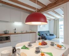 Spain Catalunya Barcelona vacation rental compare prices direct by owner 7148258