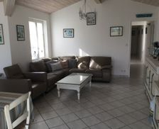 France Nouvelle-Aquitaine Le Bois-Plage-en-Ré vacation rental compare prices direct by owner 14422274