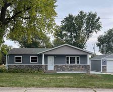 United States Iowa Bettendorf vacation rental compare prices direct by owner 11486434