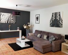 France Provence-Alpes-Côte d'Azur Grillon vacation rental compare prices direct by owner 27890074