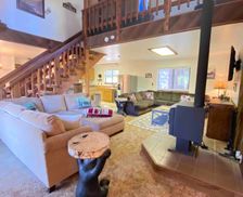 United States California Cold Springs vacation rental compare prices direct by owner 26560242