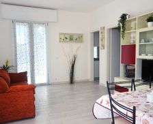 Italy Emilia-Romagna Lido delle Nazioni vacation rental compare prices direct by owner 4768365