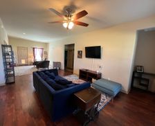 United States Texas Elgin vacation rental compare prices direct by owner 34669534